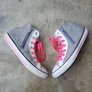 Converse High Top Shoes sz 4